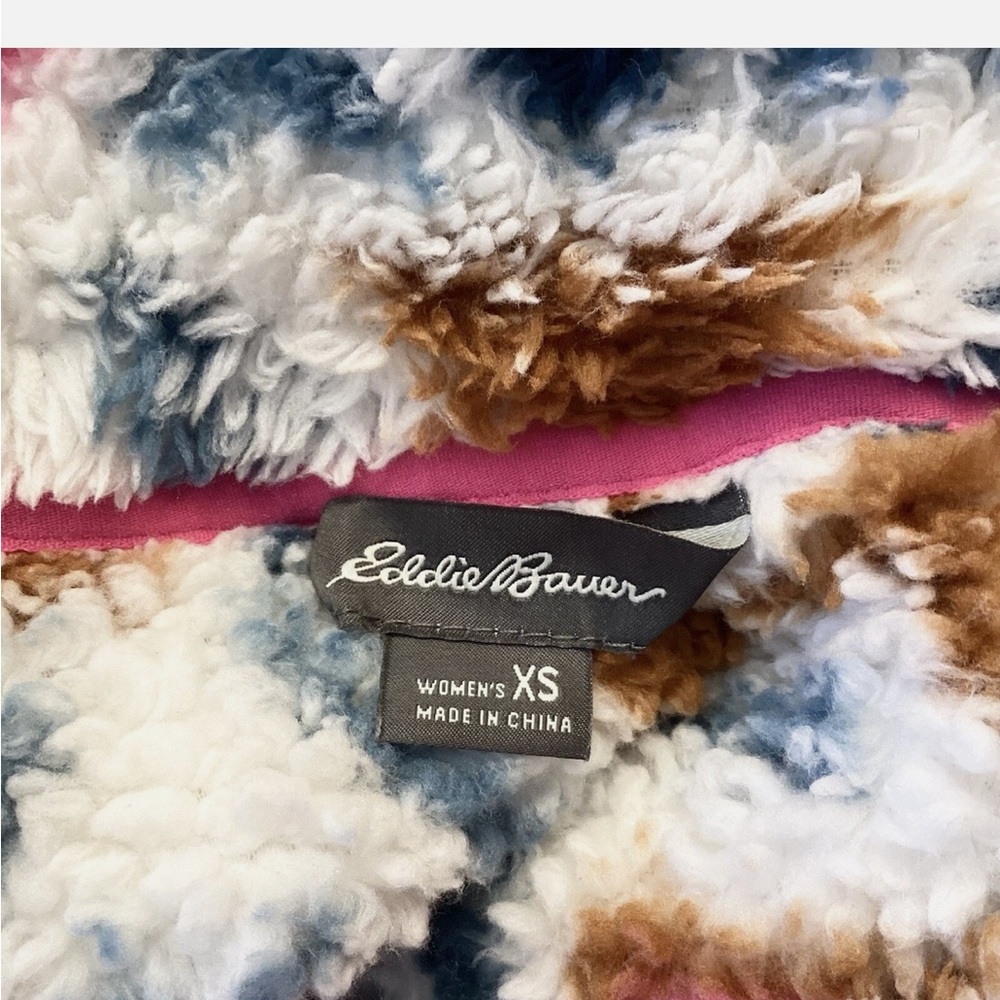 Cozy Patterned Fleece Pullover - Picture 4 of 6